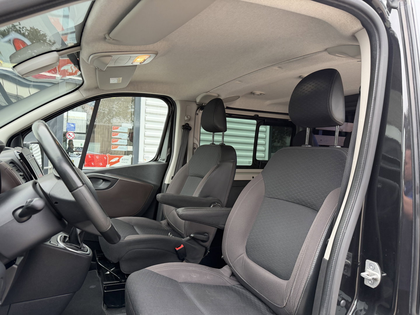 Fiat Talento 2.0 MultiJet automaat L2H1 SX DC 5 persoons / vaste prijs rijklaar € 19.950 ex btw / lease vanaf € 336 / zwart metallic / dubbele schuifdeur / trekhaak / airco / navi / camera !