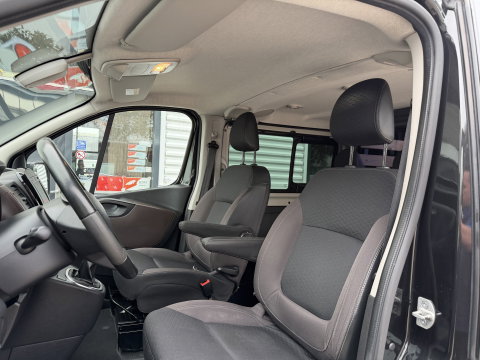 Fiat Talento 2.0 MultiJet automaat L2H1 SX DC 5 persoons / vaste prijs rijklaar € 19.950 ex btw / lease vanaf € 336 / zwart metallic / dubbele schuifdeur / trekhaak / airco / navi / camera !