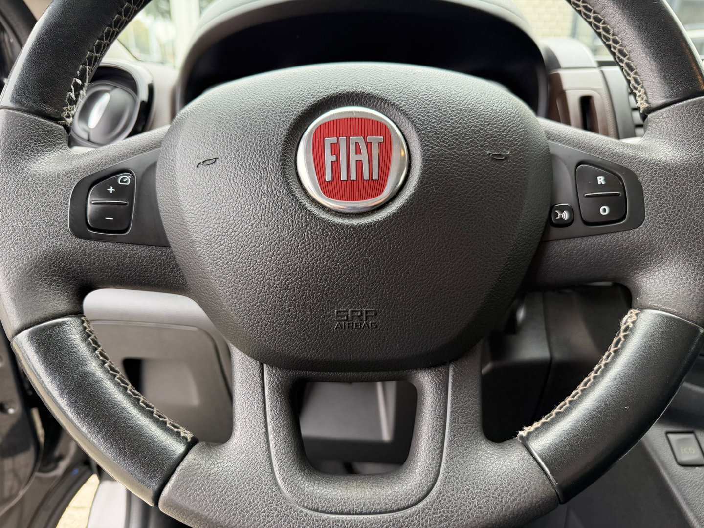 Fiat Talento 2.0 MultiJet automaat L2H1 SX DC 5 persoons / vaste prijs rijklaar € 19.950 ex btw / lease vanaf € 336 / zwart metallic / dubbele schuifdeur / trekhaak / airco / navi / camera !