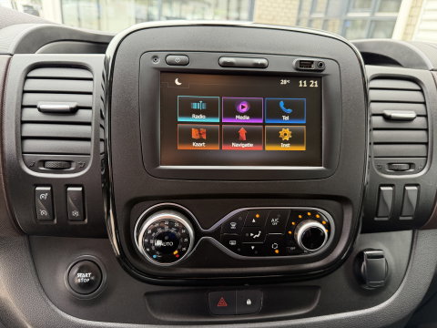 Fiat Talento 2.0 MultiJet automaat L2H1 SX DC 5 persoons / vaste prijs rijklaar € 19.950 ex btw / lease vanaf € 336 / zwart metallic / dubbele schuifdeur / trekhaak / airco / navi / camera !