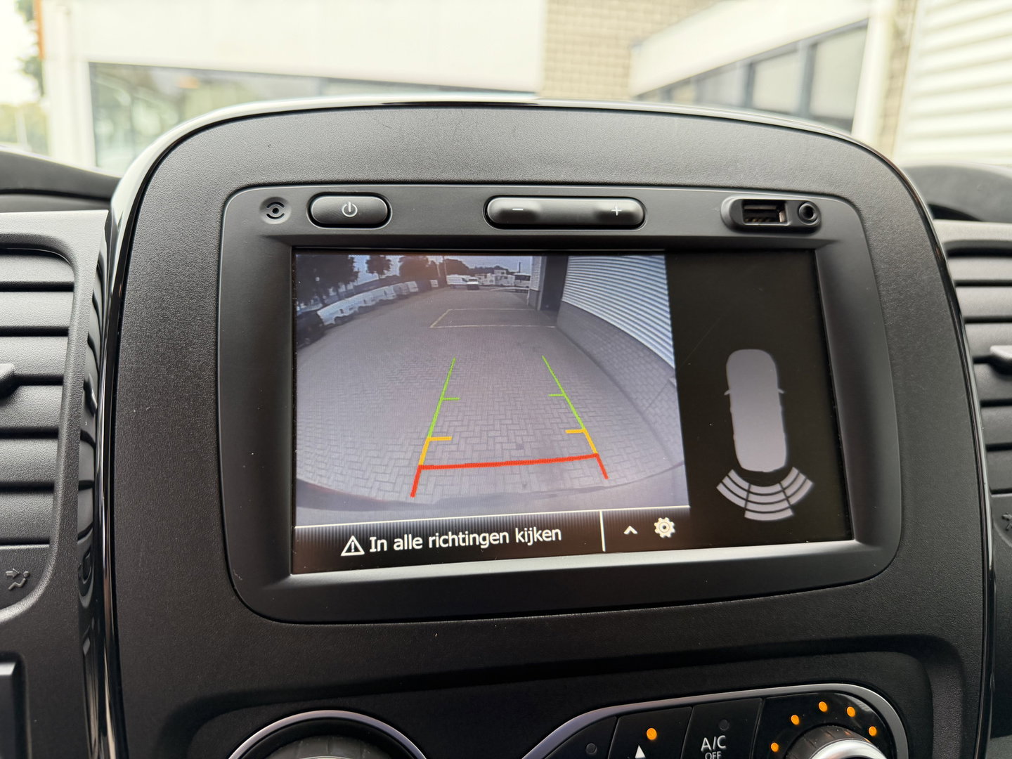 Fiat Talento 2.0 MultiJet automaat L2H1 SX DC 5 persoons / vaste prijs rijklaar € 19.950 ex btw / lease vanaf € 336 / zwart metallic / dubbele schuifdeur / trekhaak / airco / navi / camera !