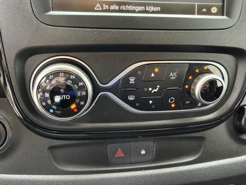 Fiat Talento 2.0 MultiJet automaat L2H1 SX DC 5 persoons / vaste prijs rijklaar € 19.950 ex btw / lease vanaf € 336 / zwart metallic / dubbele schuifdeur / trekhaak / airco / navi / camera !