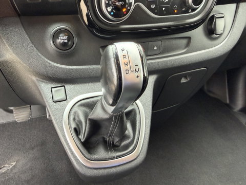 Fiat Talento 2.0 MultiJet automaat L2H1 SX DC 5 persoons / vaste prijs rijklaar € 19.950 ex btw / lease vanaf € 336 / zwart metallic / dubbele schuifdeur / trekhaak / airco / navi / camera !