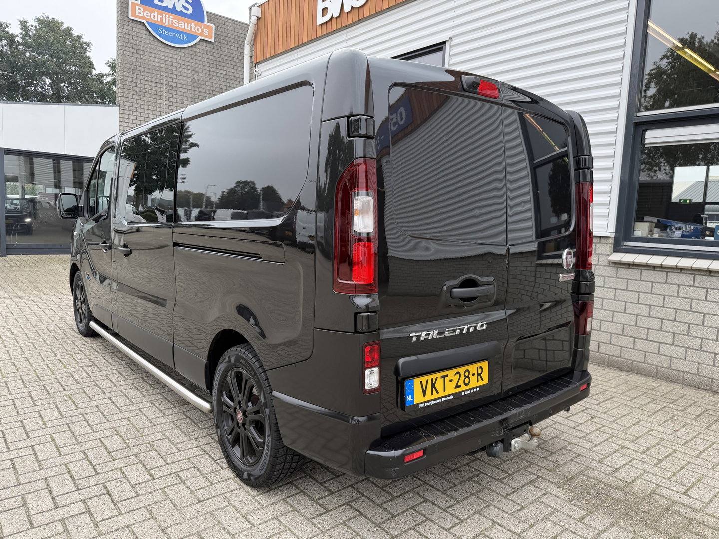 Fiat Talento 2.0 MultiJet automaat L2H1 SX DC 5 persoons / vaste prijs rijklaar € 19.950 ex btw / lease vanaf € 336 / zwart metallic / dubbele schuifdeur / trekhaak / airco / navi / camera !