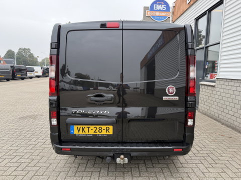 Fiat Talento 2.0 MultiJet automaat L2H1 SX DC 5 persoons / vaste prijs rijklaar € 19.950 ex btw / lease vanaf € 336 / zwart metallic / dubbele schuifdeur / trekhaak / airco / navi / camera !