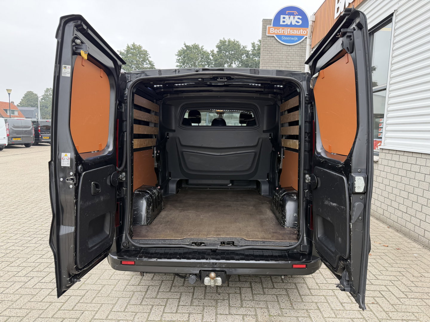 Fiat Talento 2.0 MultiJet automaat L2H1 SX DC 5 persoons / vaste prijs rijklaar € 19.950 ex btw / lease vanaf € 336 / zwart metallic / dubbele schuifdeur / trekhaak / airco / navi / camera !