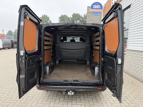 Fiat Talento 2.0 MultiJet automaat L2H1 SX DC 5 persoons / vaste prijs rijklaar € 19.950 ex btw / lease vanaf € 336 / zwart metallic / dubbele schuifdeur / trekhaak / airco / navi / camera !