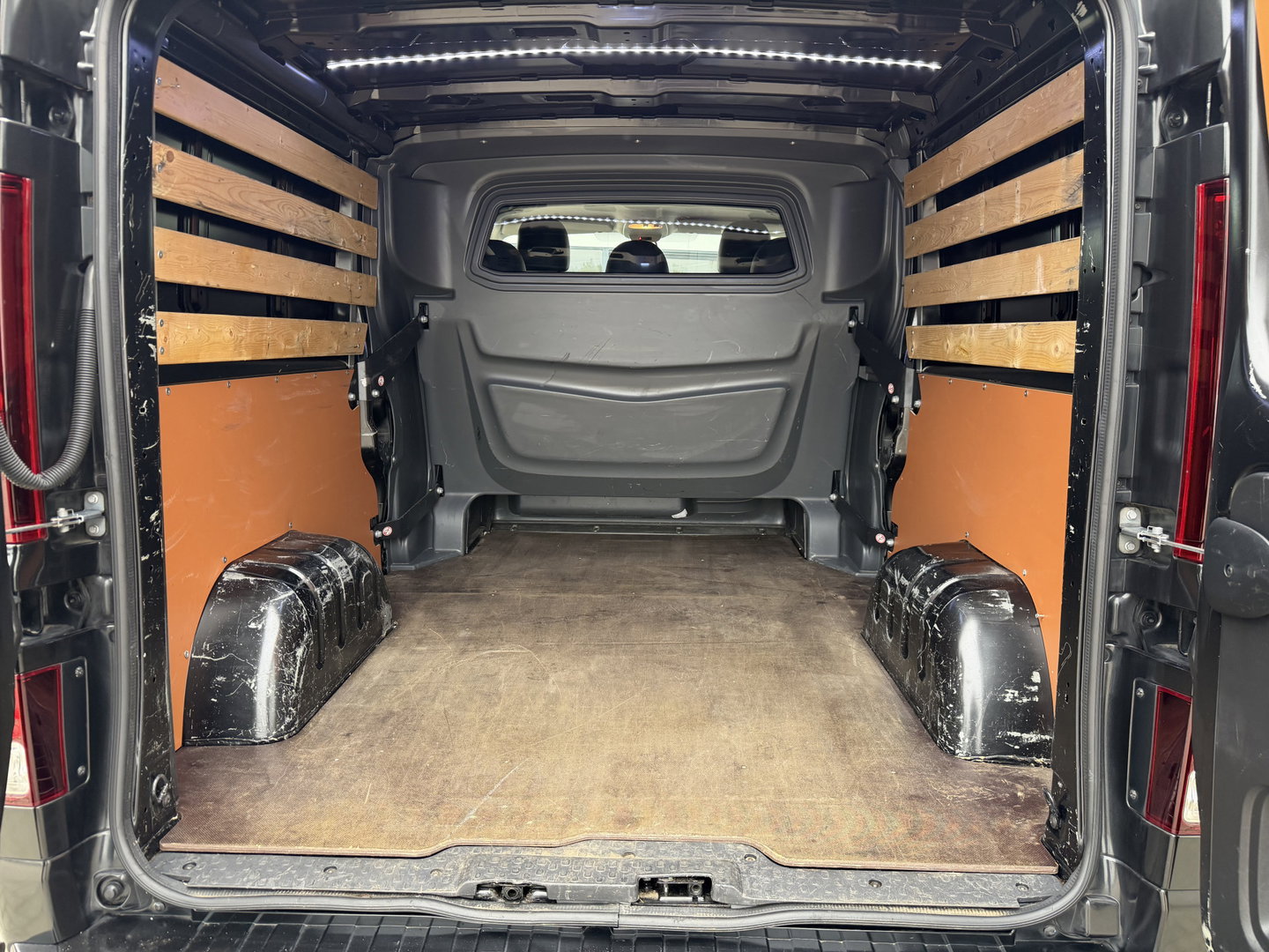 Fiat Talento 2.0 MultiJet automaat L2H1 SX DC 5 persoons / vaste prijs rijklaar € 19.950 ex btw / lease vanaf € 336 / zwart metallic / dubbele schuifdeur / trekhaak / airco / navi / camera !