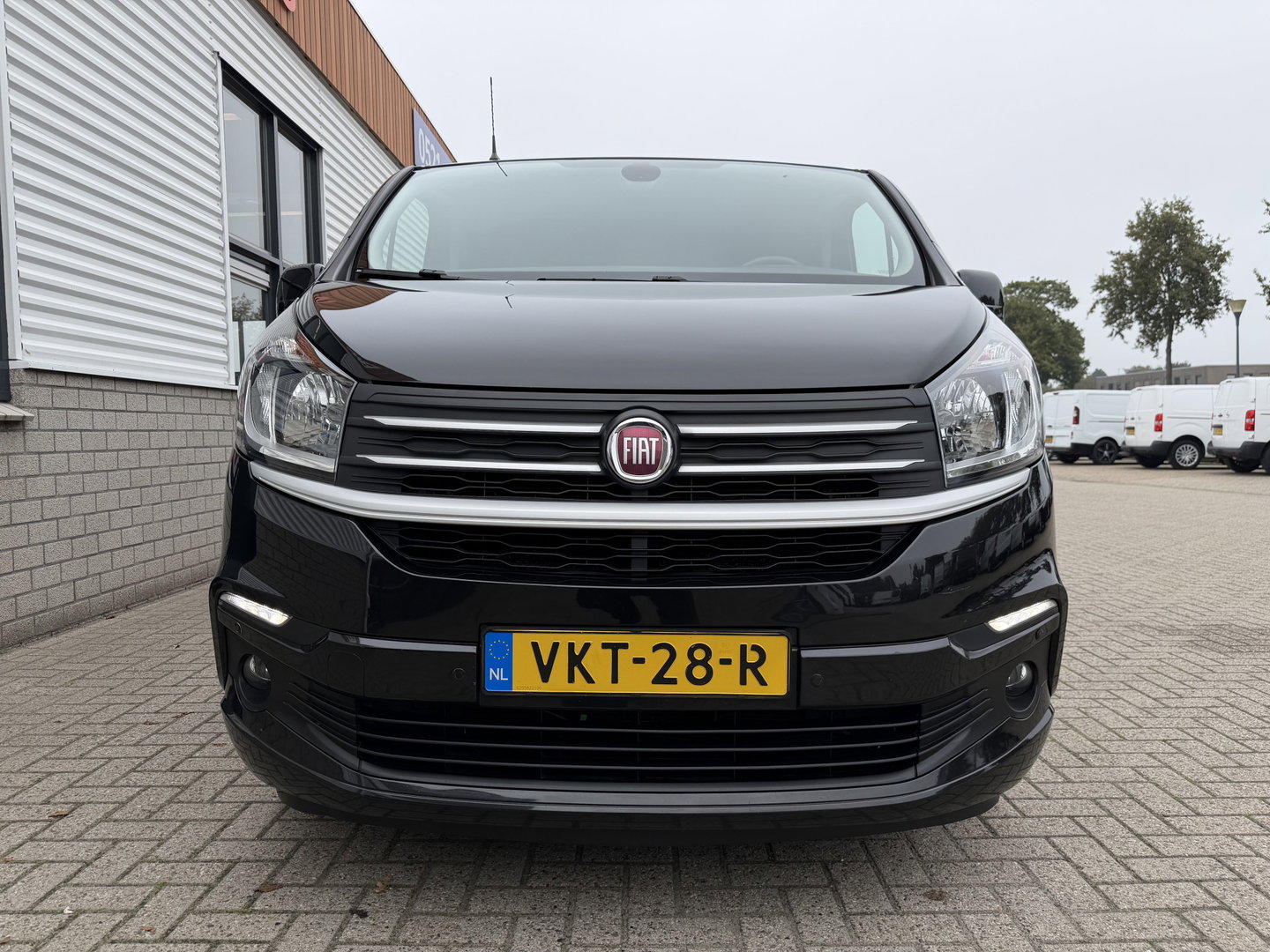 Fiat Talento 2.0 MultiJet automaat L2H1 SX DC 5 persoons / vaste prijs rijklaar € 19.950 ex btw / lease vanaf € 336 / zwart metallic / dubbele schuifdeur / trekhaak / airco / navi / camera !
