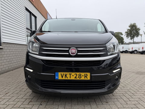 Fiat Talento 2.0 MultiJet automaat L2H1 SX DC 5 persoons / vaste prijs rijklaar € 19.950 ex btw / lease vanaf € 336 / zwart metallic / dubbele schuifdeur / trekhaak / airco / navi / camera !