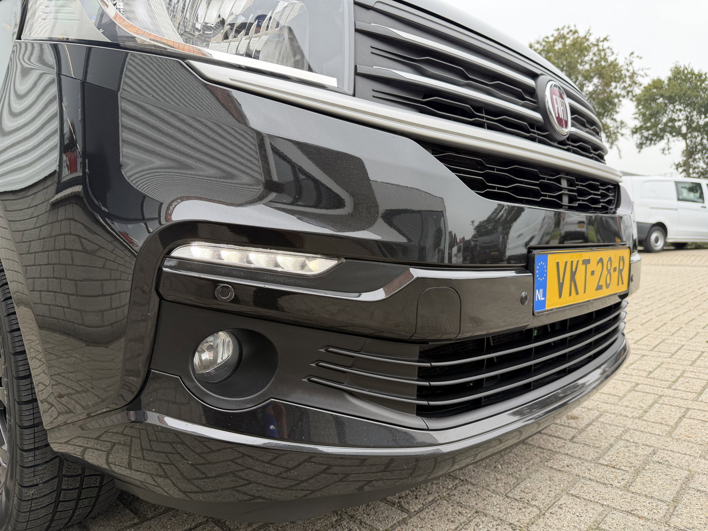 Fiat Talento 2.0 MultiJet automaat L2H1 SX DC 5 persoons / vaste prijs rijklaar € 19.950 ex btw / lease vanaf € 336 / zwart metallic / dubbele schuifdeur / trekhaak / airco / navi / camera !