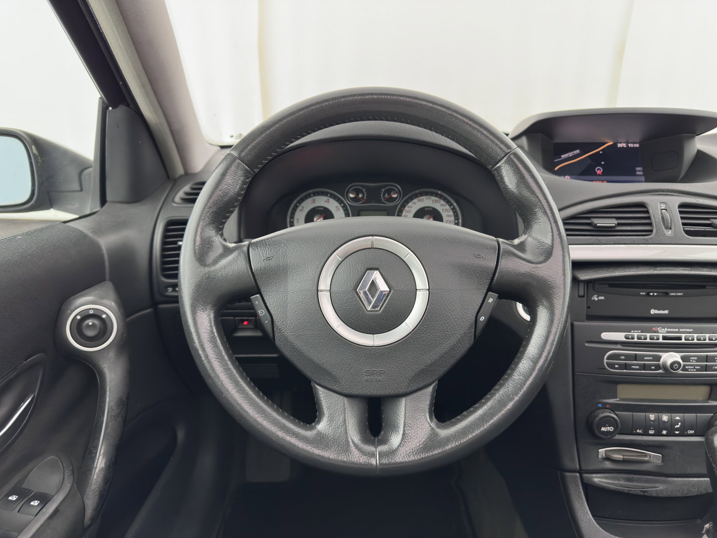 Renault Laguna Grand Tour 2.0-16V Privilège ( Phase II-Facelift ) Aut. *PANO | LEATHER-FABRIC | SPORTSEATS | NAVI-FULLMAP | CABASSE-AUDITORIUM | ECC | CRUISE | TOWBAR | 17''ALU*