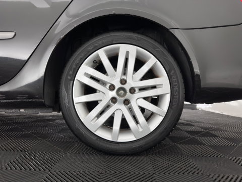 Renault Laguna Grand Tour 2.0-16V Privilège ( Phase II-Facelift ) Aut. *PANO | LEATHER-FABRIC | SPORTSEATS | NAVI-FULLMAP | CABASSE-AUDITORIUM | ECC | CRUISE | TOWBAR | 17''ALU*