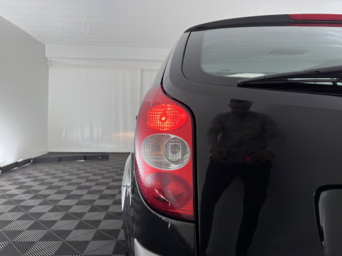 Renault Laguna Grand Tour 2.0-16V Privilège ( Phase II-Facelift ) Aut. *PANO | LEATHER-FABRIC | SPORTSEATS | NAVI-FULLMAP | CABASSE-AUDITORIUM | ECC | CRUISE | TOWBAR | 17''ALU*