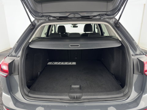 Volkswagen Golf Variant 2.0 TDI R-Line Business *(INCL. BTW) *AUT | PANO | MICROFIBRE | ADAPTIVE-CRUISE | DIGI-COCKPIT | HEATED-SPORTSEATS | PRIVACY-GLASS | NAVI-FULLMAP | ECC | PDC | 17''ALU*