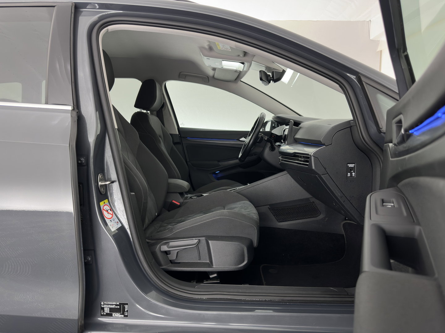 Volkswagen Golf Variant 2.0 TDI R-Line Business *(INCL. BTW) *AUT | PANO | MICROFIBRE | ADAPTIVE-CRUISE | DIGI-COCKPIT | HEATED-SPORTSEATS | PRIVACY-GLASS | NAVI-FULLMAP | ECC | PDC | 17''ALU*