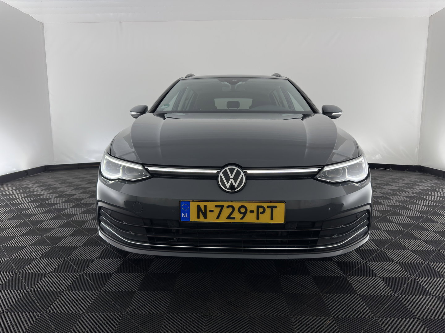 Volkswagen Golf Variant 2.0 TDI R-Line Business *(INCL. BTW) *AUT | PANO | MICROFIBRE | ADAPTIVE-CRUISE | DIGI-COCKPIT | HEATED-SPORTSEATS | PRIVACY-GLASS | NAVI-FULLMAP | ECC | PDC | 17''ALU*
