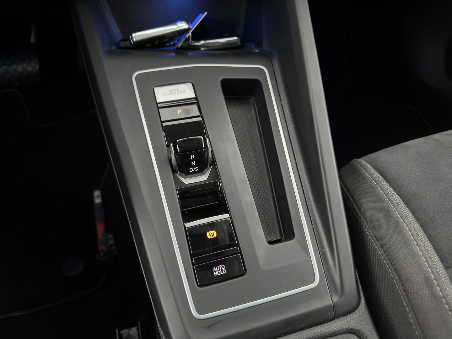 Volkswagen Golf Variant 2.0 TDI R-Line Business *(INCL. BTW) *AUT | PANO | MICROFIBRE | ADAPTIVE-CRUISE | DIGI-COCKPIT | HEATED-SPORTSEATS | PRIVACY-GLASS | NAVI-FULLMAP | ECC | PDC | 17''ALU*