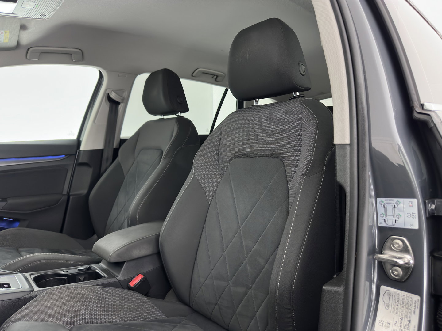 Volkswagen Golf Variant 2.0 TDI R-Line Business *(INCL. BTW) *AUT | PANO | MICROFIBRE | ADAPTIVE-CRUISE | DIGI-COCKPIT | HEATED-SPORTSEATS | PRIVACY-GLASS | NAVI-FULLMAP | ECC | PDC | 17''ALU*