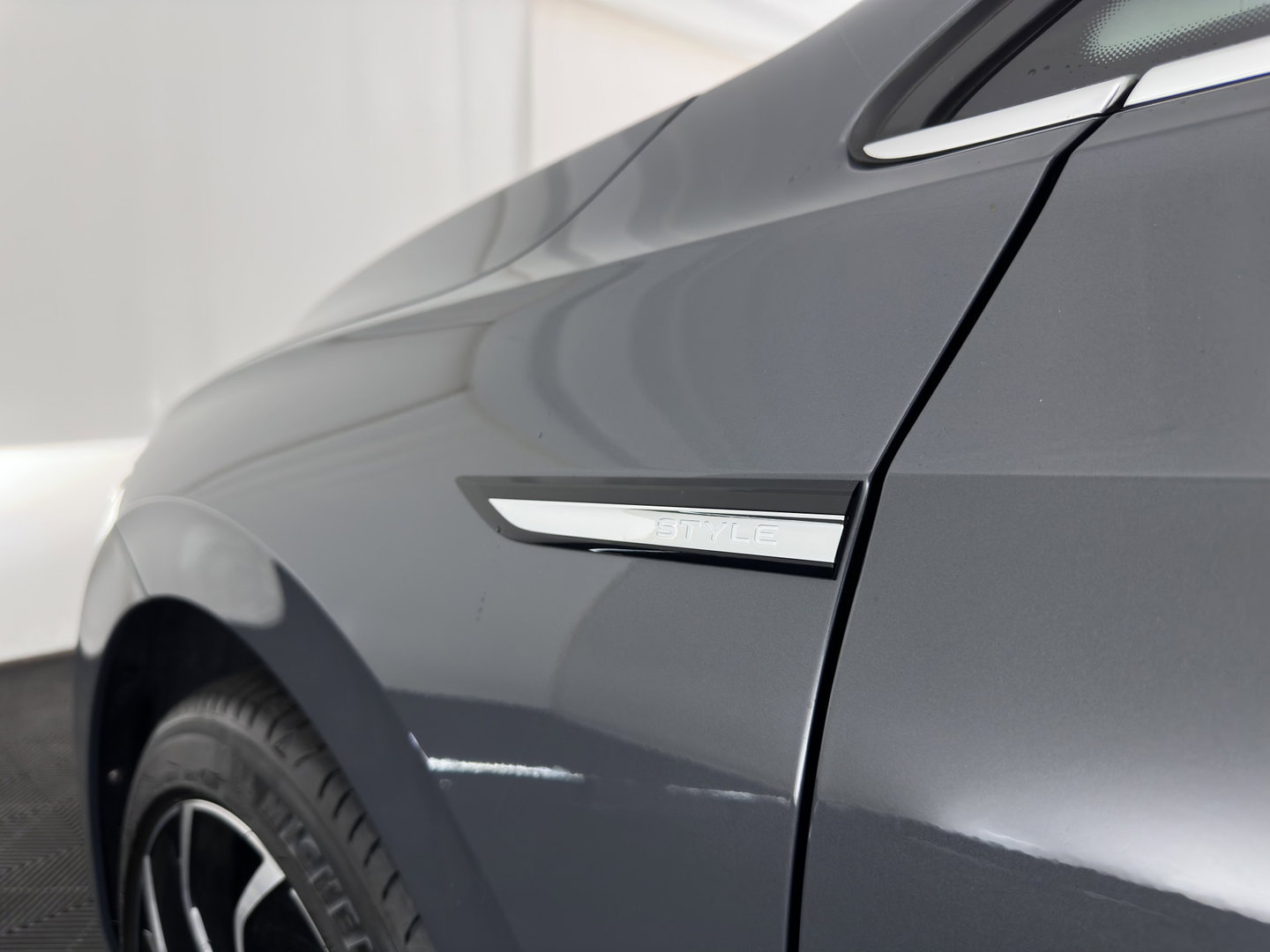 Volkswagen Golf Variant 2.0 TDI R-Line Business *(INCL. BTW) *AUT | PANO | MICROFIBRE | ADAPTIVE-CRUISE | DIGI-COCKPIT | HEATED-SPORTSEATS | PRIVACY-GLASS | NAVI-FULLMAP | ECC | PDC | 17''ALU*