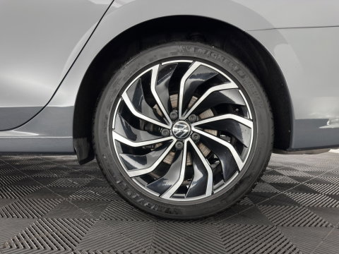 Volkswagen Golf Variant 2.0 TDI R-Line Business *(INCL. BTW) *AUT | PANO | MICROFIBRE | ADAPTIVE-CRUISE | DIGI-COCKPIT | HEATED-SPORTSEATS | PRIVACY-GLASS | NAVI-FULLMAP | ECC | PDC | 17''ALU*
