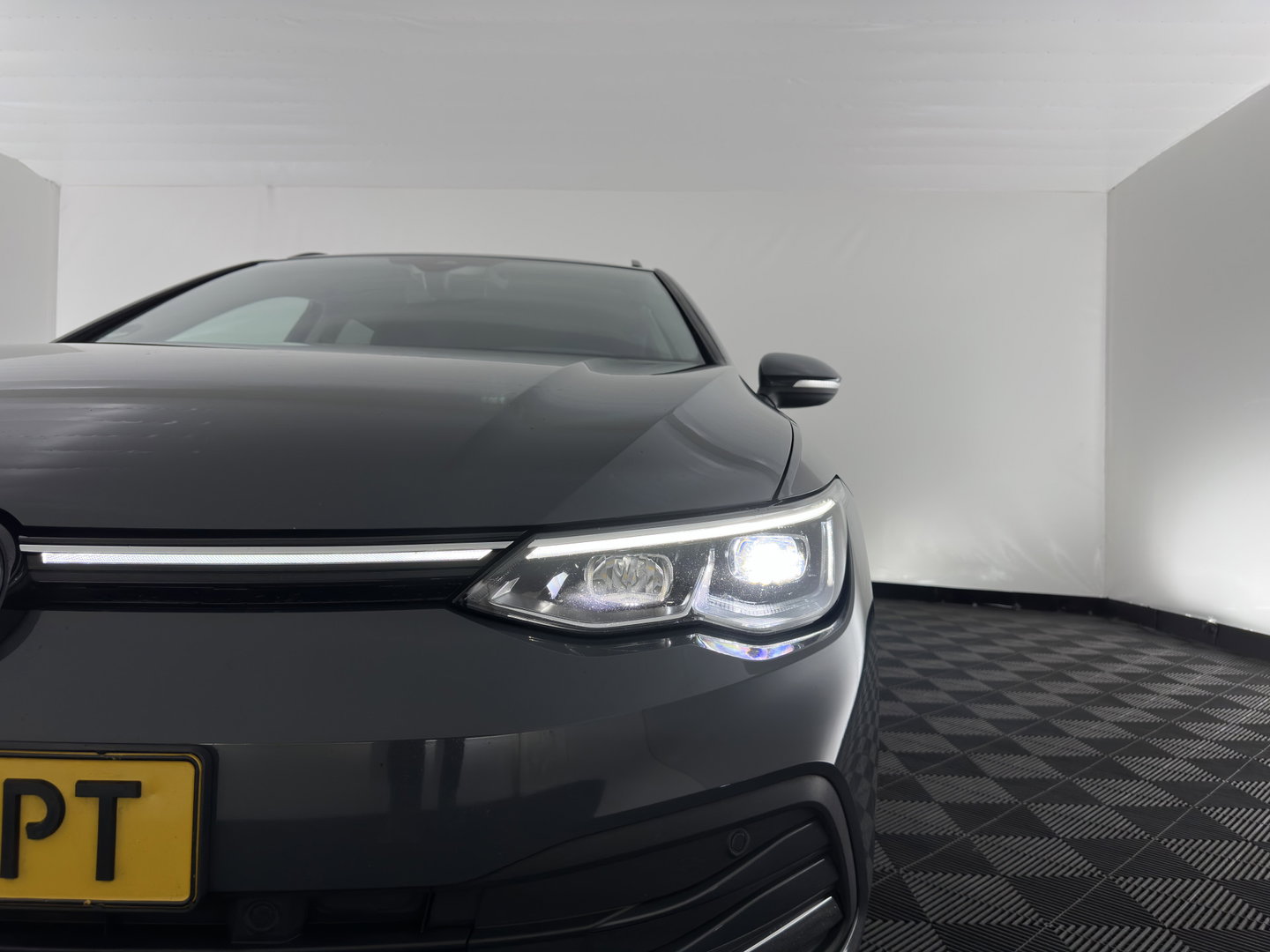 Volkswagen Golf Variant 2.0 TDI R-Line Business *(INCL. BTW) *AUT | PANO | MICROFIBRE | ADAPTIVE-CRUISE | DIGI-COCKPIT | HEATED-SPORTSEATS | PRIVACY-GLASS | NAVI-FULLMAP | ECC | PDC | 17''ALU*
