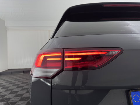Volkswagen Golf Variant 2.0 TDI R-Line Business *(INCL. BTW) *AUT | PANO | MICROFIBRE | ADAPTIVE-CRUISE | DIGI-COCKPIT | HEATED-SPORTSEATS | PRIVACY-GLASS | NAVI-FULLMAP | ECC | PDC | 17''ALU*