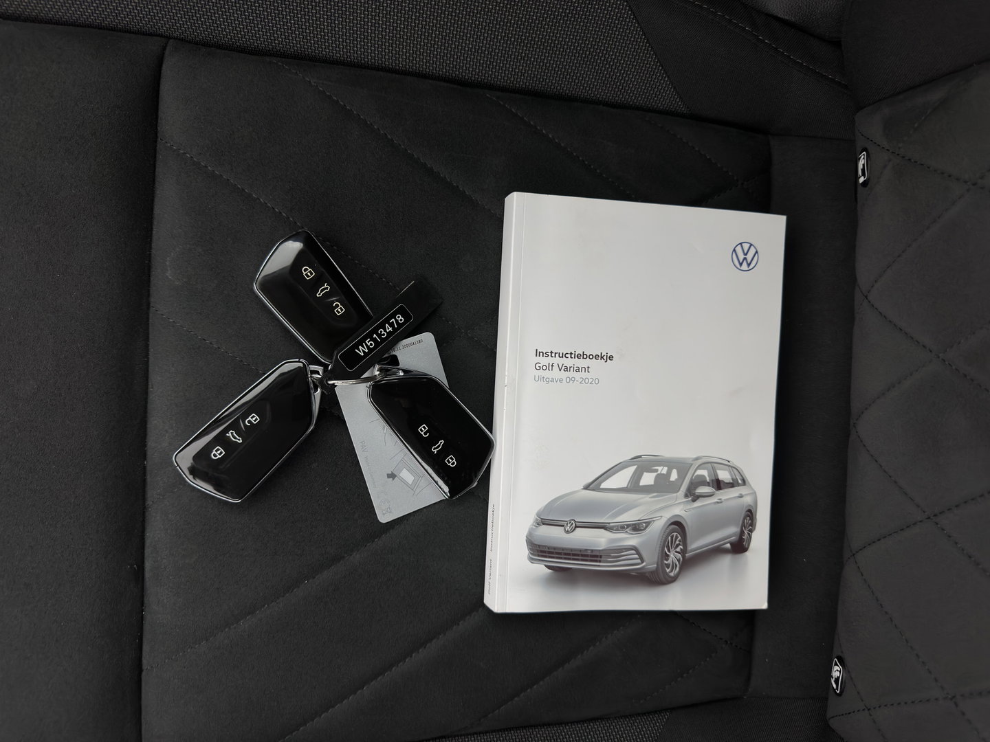 Volkswagen Golf Variant 2.0 TDI R-Line Business *(INCL. BTW) *AUT | PANO | MICROFIBRE | ADAPTIVE-CRUISE | DIGI-COCKPIT | HEATED-SPORTSEATS | PRIVACY-GLASS | NAVI-FULLMAP | ECC | PDC | 17''ALU*