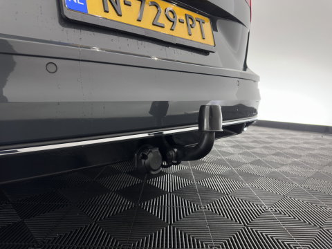 Volkswagen Golf Variant 2.0 TDI R-Line Business *(INCL. BTW) *AUT | PANO | MICROFIBRE | ADAPTIVE-CRUISE | DIGI-COCKPIT | HEATED-SPORTSEATS | PRIVACY-GLASS | NAVI-FULLMAP | ECC | PDC | 17''ALU*