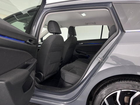 Volkswagen Golf Variant 2.0 TDI R-Line Business *(INCL. BTW) *AUT | PANO | MICROFIBRE | ADAPTIVE-CRUISE | DIGI-COCKPIT | HEATED-SPORTSEATS | PRIVACY-GLASS | NAVI-FULLMAP | ECC | PDC | 17''ALU*