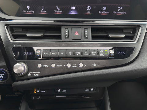 Lexus ES 300h Business Line (INCL-BTW) Aut. *PANO | LEATHER | FULL-LED | ADAPTIVE-CRUISE | BLINDSPOT | KEYLESS | CAMERA | HEATED-COMFORTSEATS | NAVI-FULLMAP | PRIVACY-GLASS | DAB | DIGI-COCKPIT | SHIFTPADDLES | ECC | PD