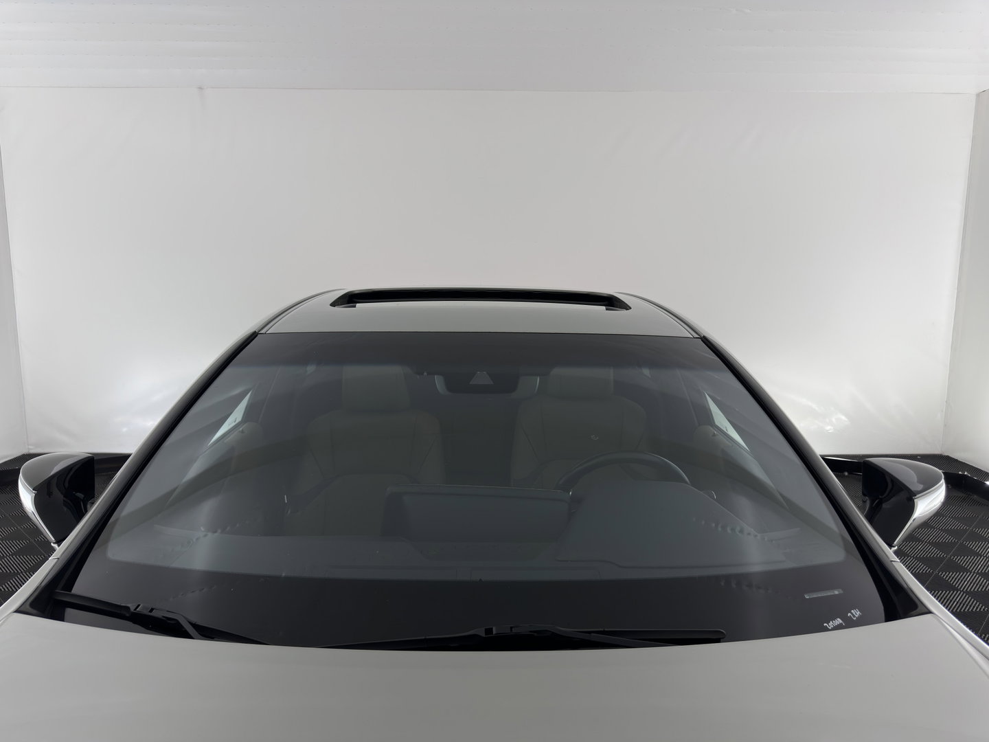Lexus ES 300h Business Line (INCL-BTW) Aut. *PANO | LEATHER | FULL-LED | ADAPTIVE-CRUISE | BLINDSPOT | KEYLESS | CAMERA | HEATED-COMFORTSEATS | NAVI-FULLMAP | PRIVACY-GLASS | DAB | DIGI-COCKPIT | SHIFTPADDLES | ECC | PD
