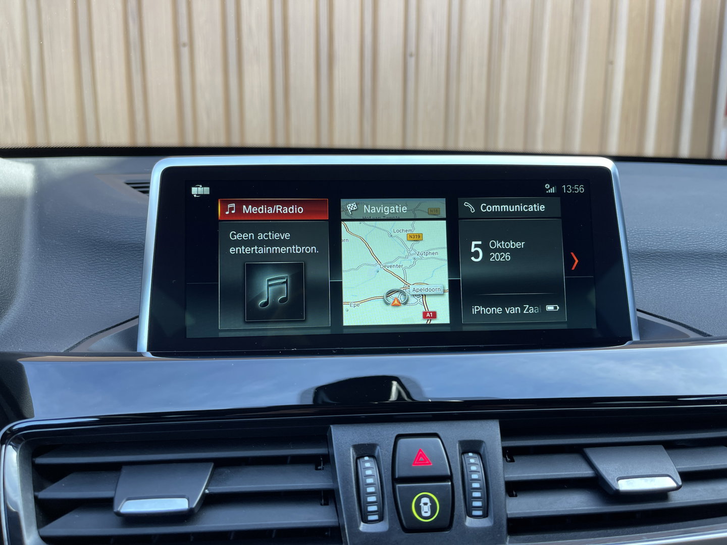 BMW X1 sDrive20i Orange Edition III | Dealer Onderhouden | Origineel Nederlands | NAP | Panoramadak | Harman Kardon | Rijmodus Regeling |  Camera Achter |