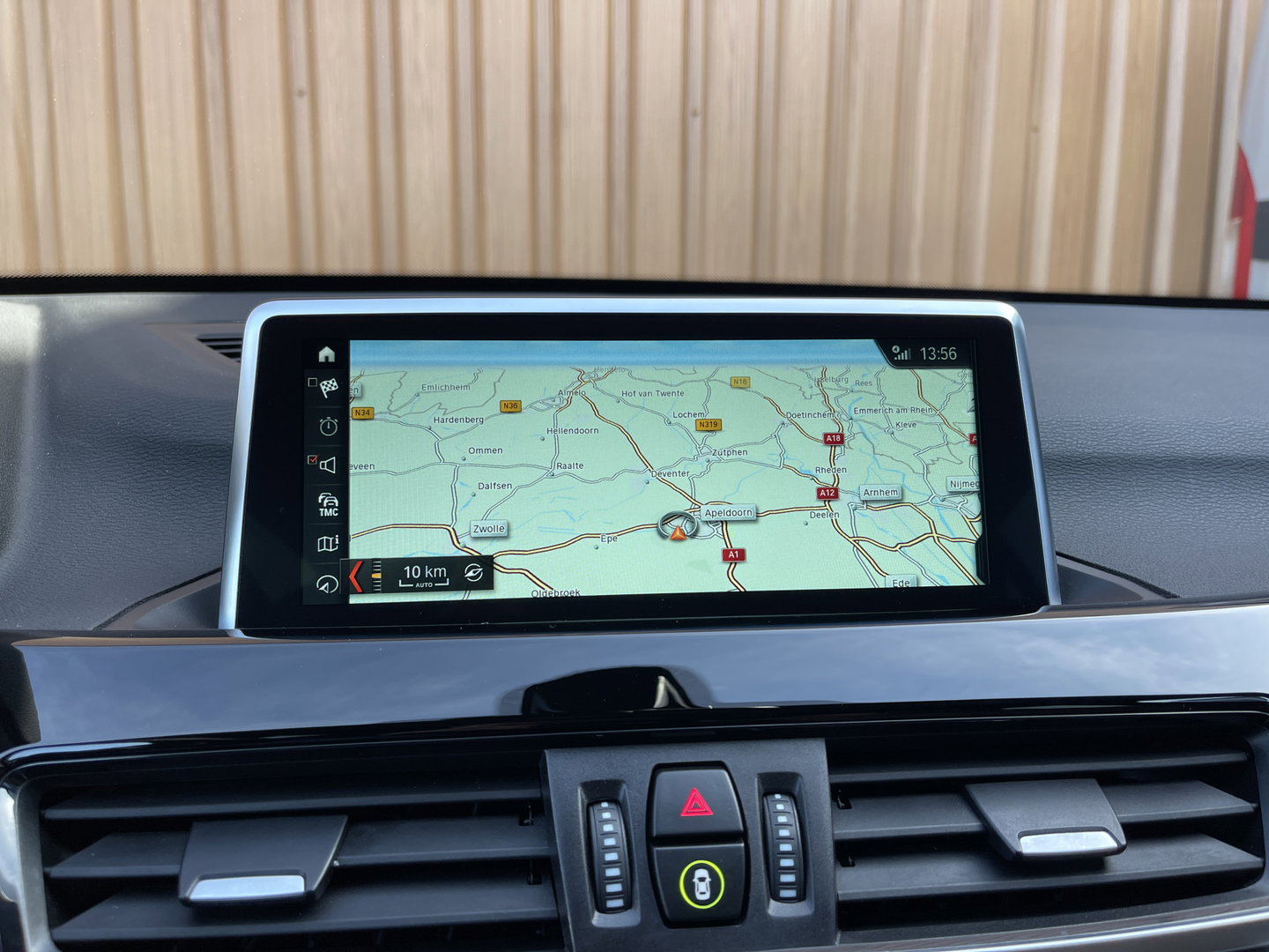 BMW X1 sDrive20i Orange Edition III | Dealer Onderhouden | Origineel Nederlands | NAP | Panoramadak | Harman Kardon | Rijmodus Regeling |  Camera Achter |