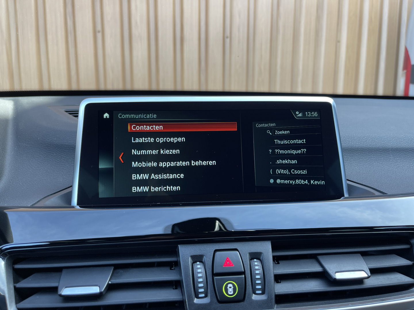BMW X1 sDrive20i Orange Edition III | Dealer Onderhouden | Origineel Nederlands | NAP | Panoramadak | Harman Kardon | Rijmodus Regeling |  Camera Achter |