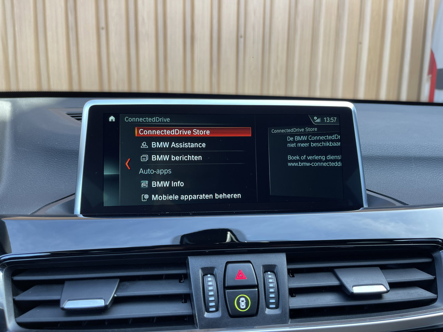 BMW X1 sDrive20i Orange Edition III | Dealer Onderhouden | Origineel Nederlands | NAP | Panoramadak | Harman Kardon | Rijmodus Regeling |  Camera Achter |