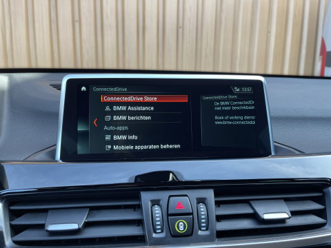 BMW X1 sDrive20i Orange Edition III | Dealer Onderhouden | Origineel Nederlands | NAP | Panoramadak | Harman Kardon | Rijmodus Regeling |  Camera Achter |