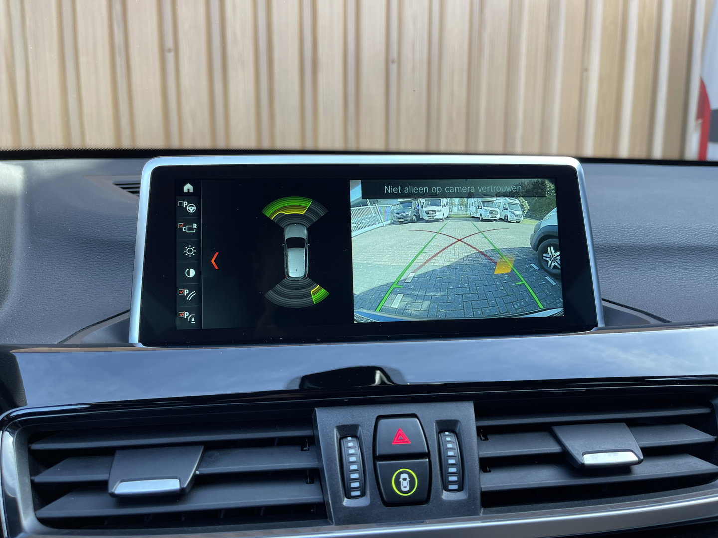 BMW X1 sDrive20i Orange Edition III | Dealer Onderhouden | Origineel Nederlands | NAP | Panoramadak | Harman Kardon | Rijmodus Regeling |  Camera Achter |