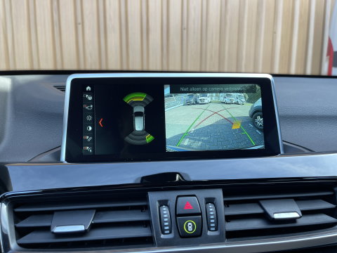 BMW X1 sDrive20i Orange Edition III | Dealer Onderhouden | Origineel Nederlands | NAP | Panoramadak | Harman Kardon | Rijmodus Regeling |  Camera Achter |