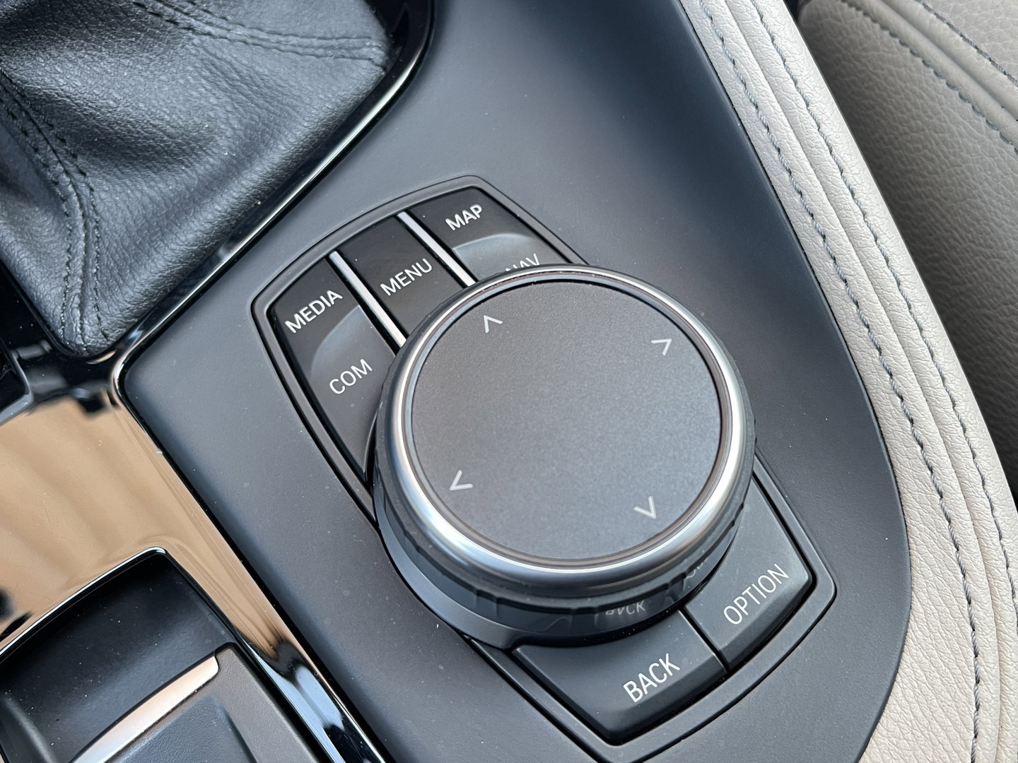 BMW X1 sDrive20i Orange Edition III | Dealer Onderhouden | Origineel Nederlands | NAP | Panoramadak | Harman Kardon | Rijmodus Regeling |  Camera Achter |
