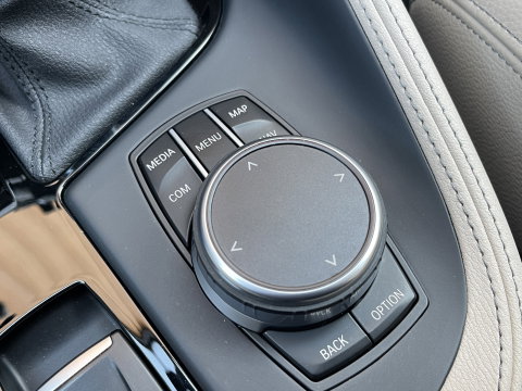 BMW X1 sDrive20i Orange Edition III | Dealer Onderhouden | Origineel Nederlands | NAP | Panoramadak | Harman Kardon | Rijmodus Regeling |  Camera Achter |