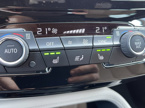 BMW X1 sDrive20i Orange Edition III | Dealer Onderhouden | Origineel Nederlands | NAP | Panoramadak | Harman Kardon | Rijmodus Regeling |  Camera Achter |