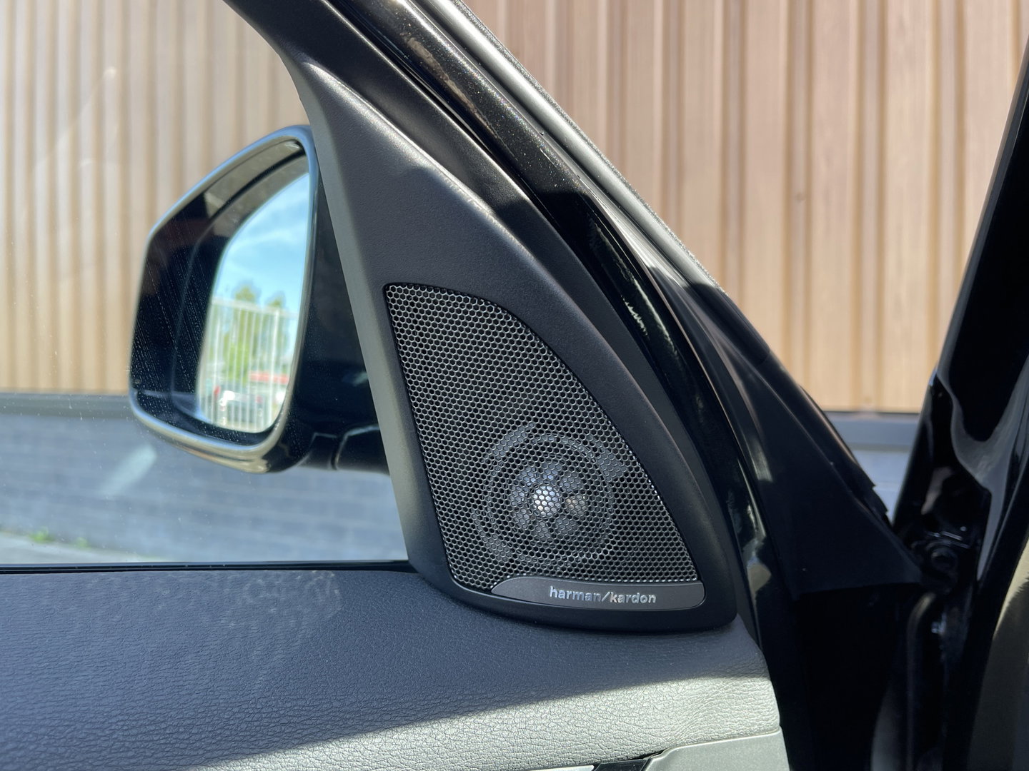 BMW X1 sDrive20i Orange Edition III | Dealer Onderhouden | Origineel Nederlands | NAP | Panoramadak | Harman Kardon | Rijmodus Regeling |  Camera Achter |