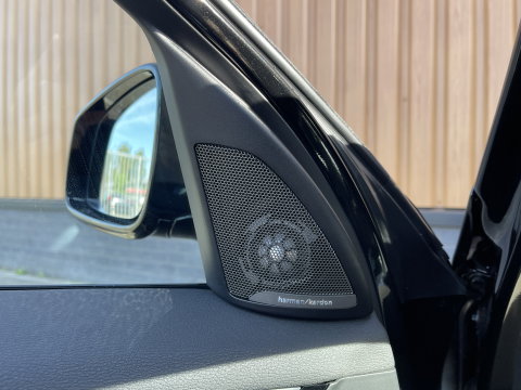 BMW X1 sDrive20i Orange Edition III | Dealer Onderhouden | Origineel Nederlands | NAP | Panoramadak | Harman Kardon | Rijmodus Regeling |  Camera Achter |