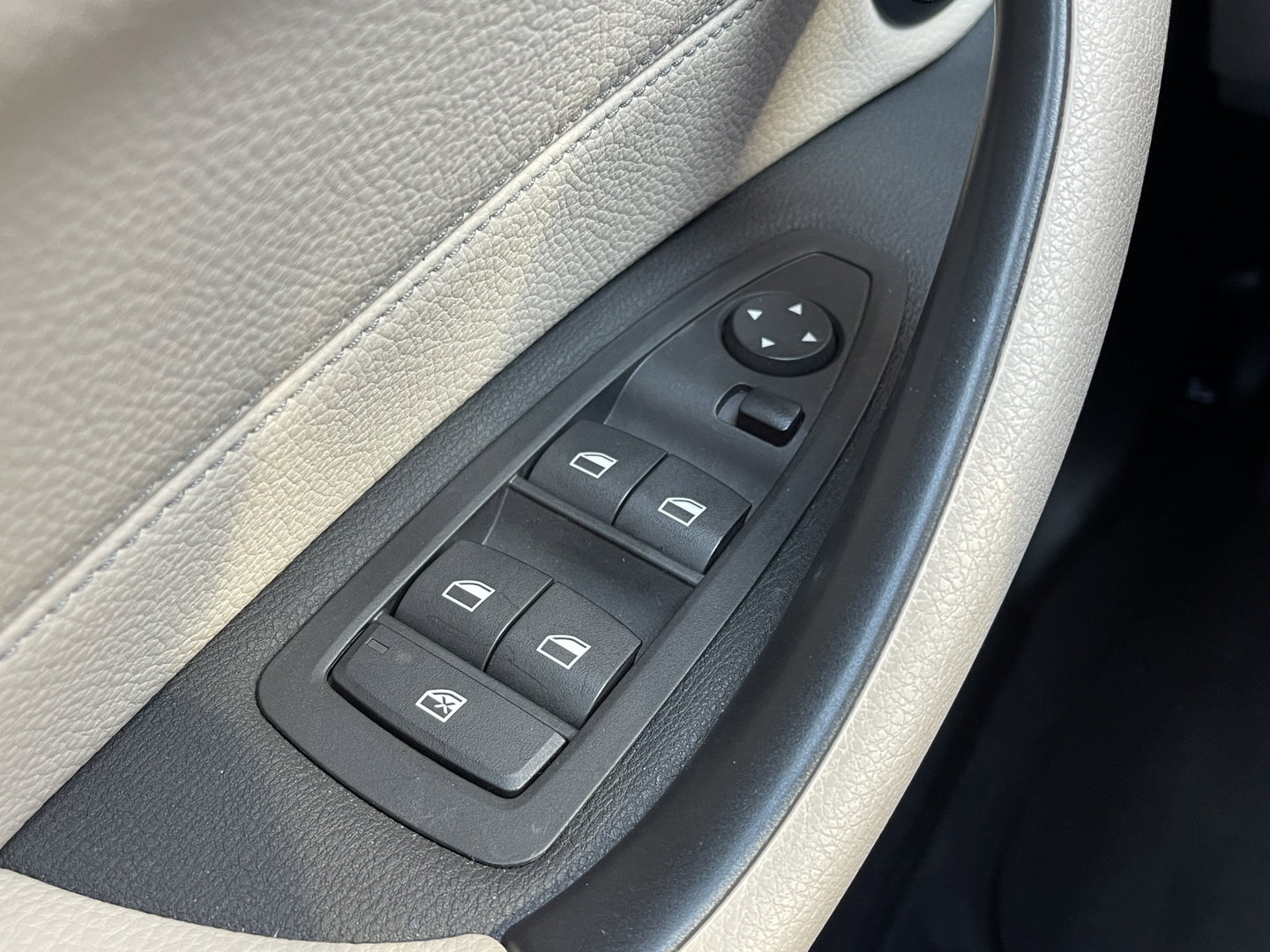 BMW X1 sDrive20i Orange Edition III | Dealer Onderhouden | Origineel Nederlands | NAP | Panoramadak | Harman Kardon | Rijmodus Regeling |  Camera Achter |