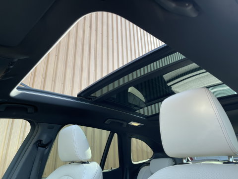 BMW X1 sDrive20i Orange Edition III | Dealer Onderhouden | Origineel Nederlands | NAP | Panoramadak | Harman Kardon | Rijmodus Regeling |  Camera Achter |