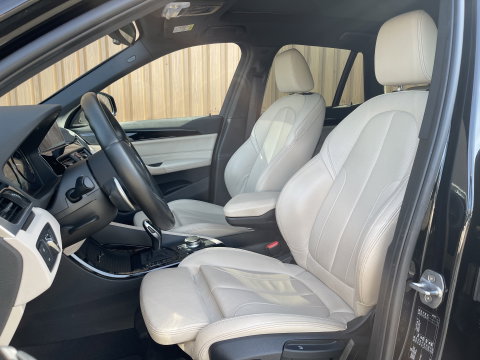 BMW X1 sDrive20i Orange Edition III | Dealer Onderhouden | Origineel Nederlands | NAP | Panoramadak | Harman Kardon | Rijmodus Regeling |  Camera Achter |