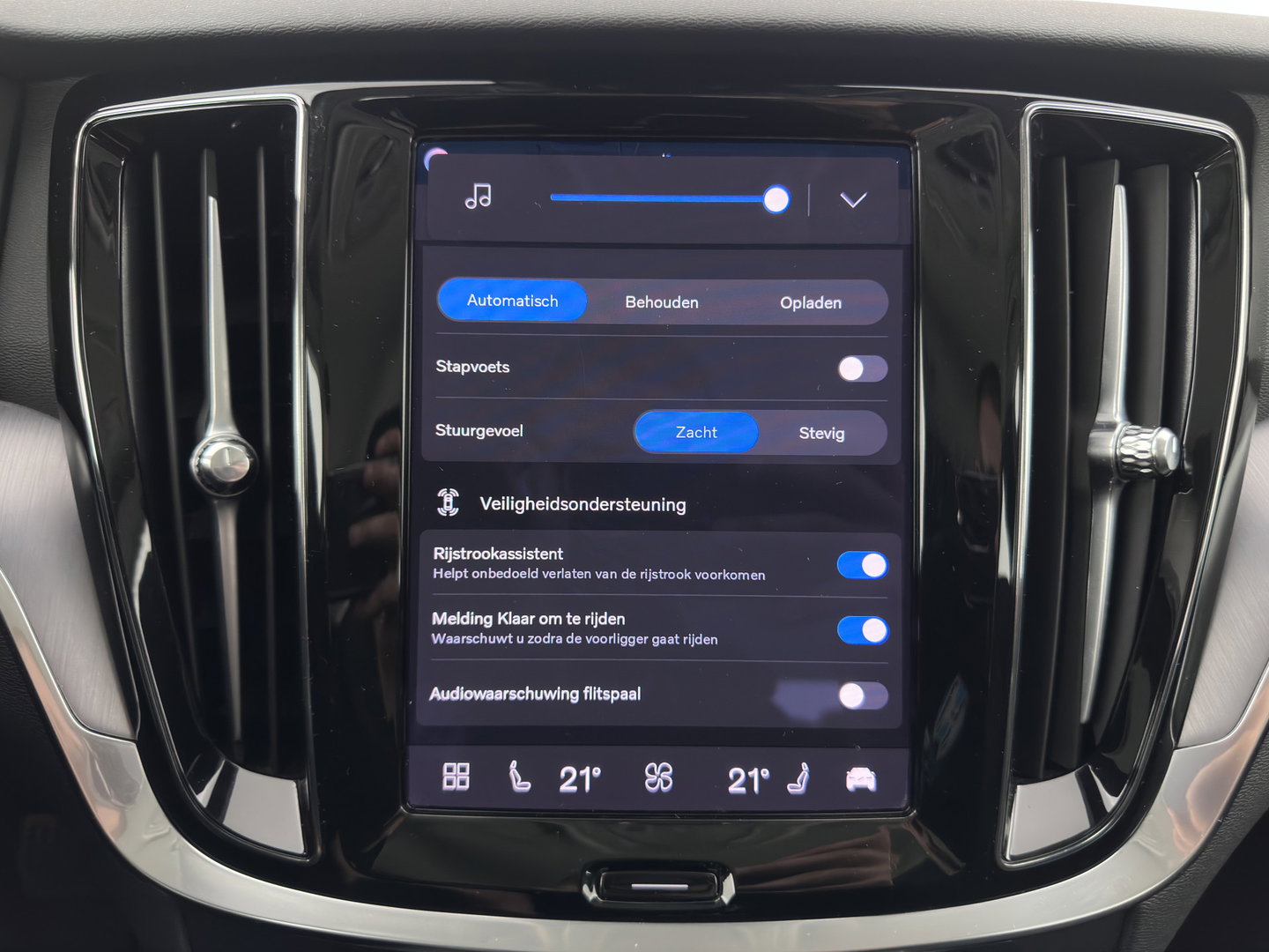 Volvo V60 2.0 T6 Plug-in hybrid AWD Core Bright (INCL-BTW) AUT | FULL-LED | DIGI-COCKPIT | CAMERA | HEATED-COMFORTSEATS | KEYLESS | DAB | PRIVACY-GLASS | CARPLAY | NAVI-FULLMAP | 18''ALU*