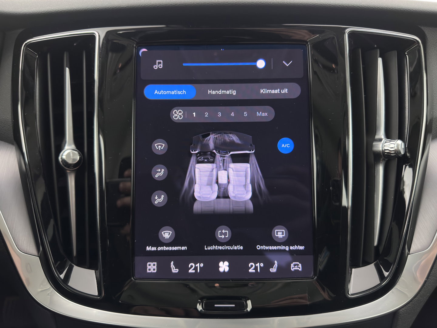 Volvo V60 2.0 T6 Plug-in hybrid AWD Core Bright (INCL-BTW) AUT | FULL-LED | DIGI-COCKPIT | CAMERA | HEATED-COMFORTSEATS | KEYLESS | DAB | PRIVACY-GLASS | CARPLAY | NAVI-FULLMAP | 18''ALU*