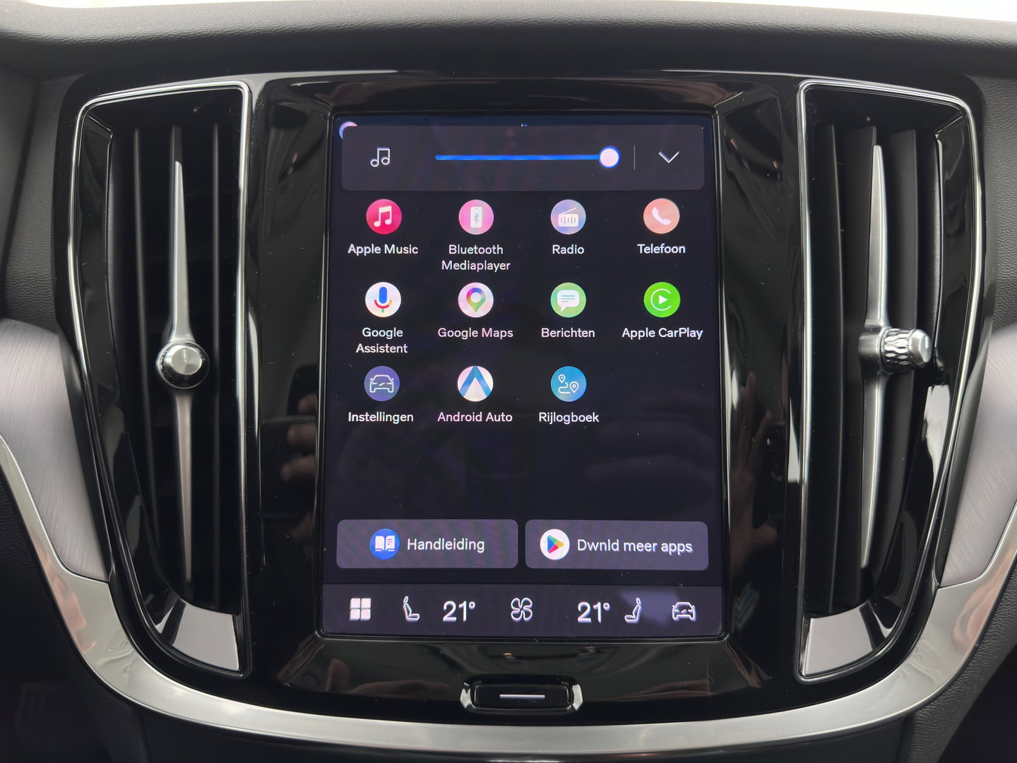Volvo V60 2.0 T6 Plug-in hybrid AWD Core Bright (INCL-BTW) AUT | FULL-LED | DIGI-COCKPIT | CAMERA | HEATED-COMFORTSEATS | KEYLESS | DAB | PRIVACY-GLASS | CARPLAY | NAVI-FULLMAP | 18''ALU*